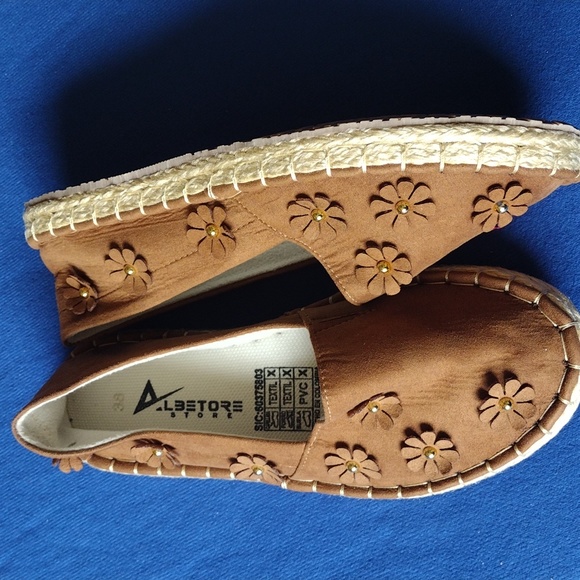 Shoes - Picture 2 of 6